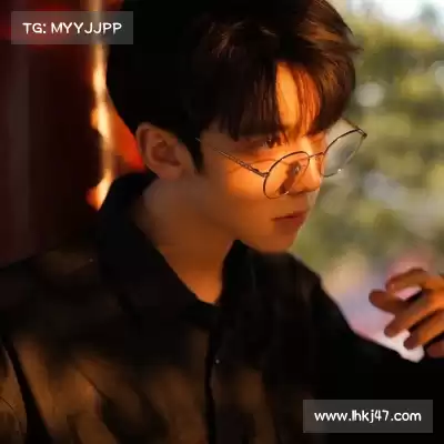 薄发华